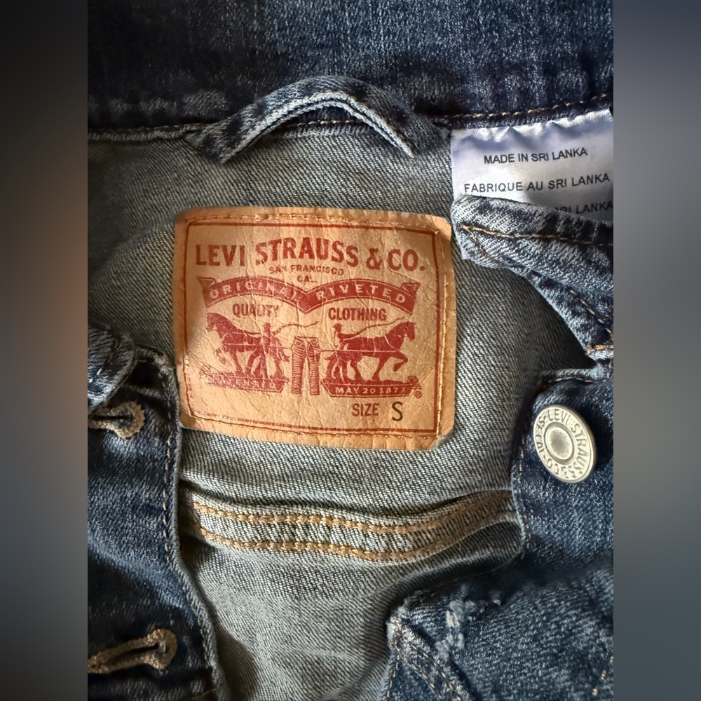 Levi's Classic Blue Denim Jacket - Picture 10 of 10